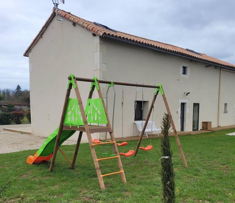 Maison Poitevine 9/10 Personnes Hébergement de vacances